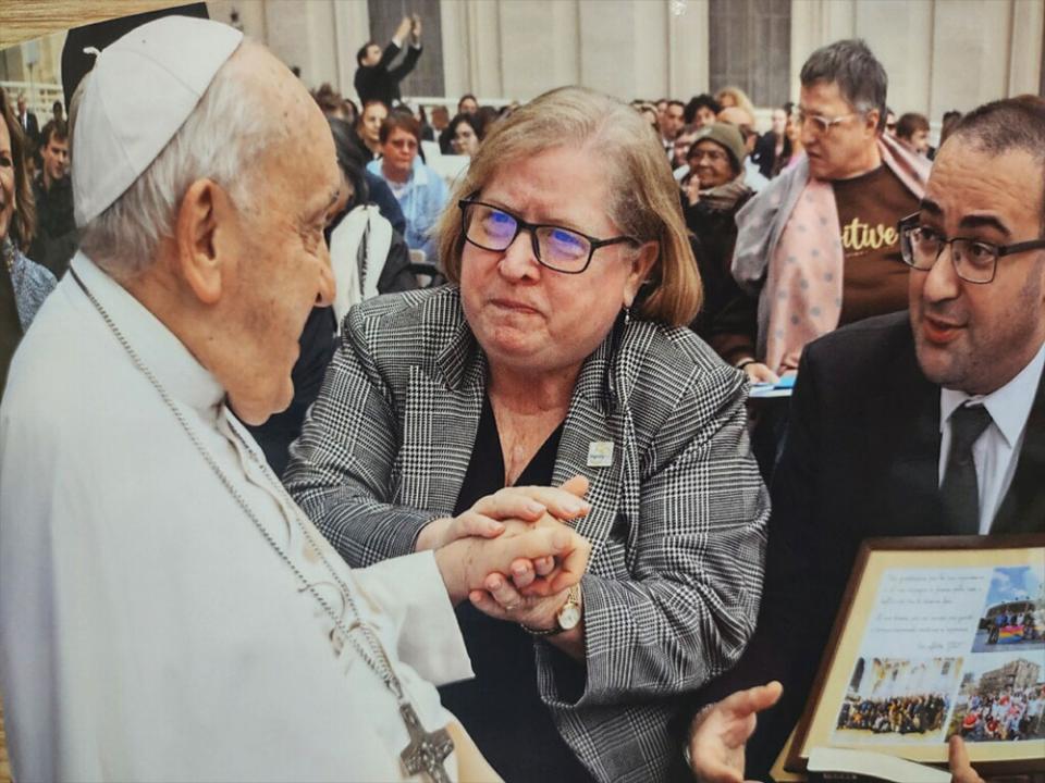 Marianne Duddy-Burke, executive director of DignityUSA with the pope. Photo courtesy of Irene Monroe.